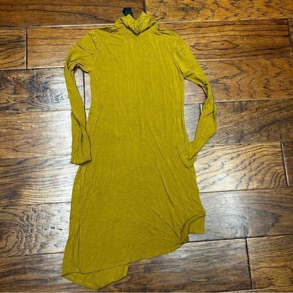 BCBGMAXAZRIA revolve Knit Asymmetrical Top - Picture 8 of 9